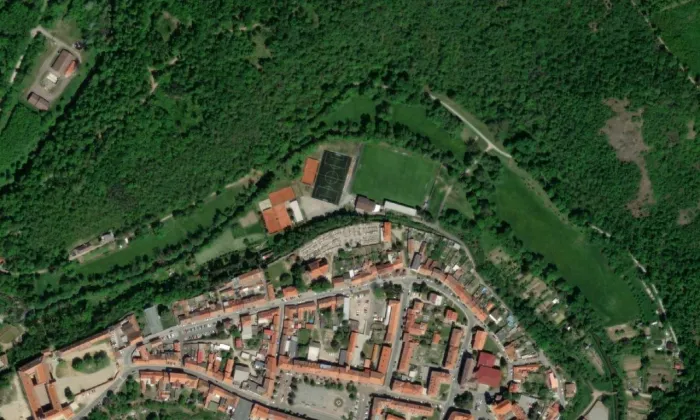 Kostel Všech svatých (Moravský Krumlov) – letecký pohled