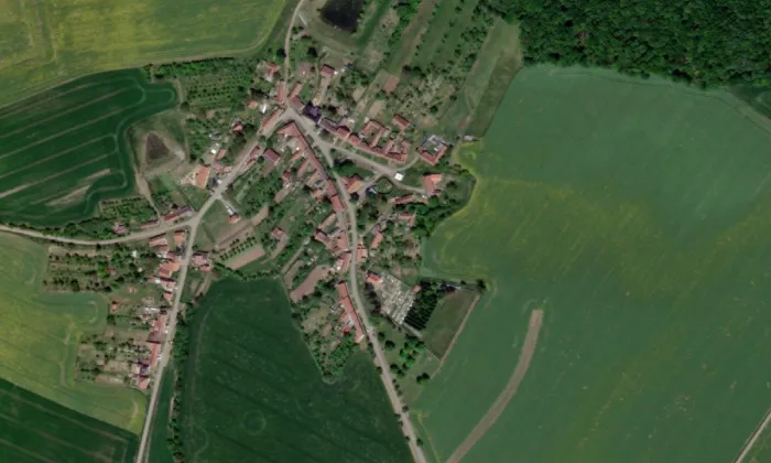 kostel Všech svatých (Staré Hvězdlice) – letecký pohled