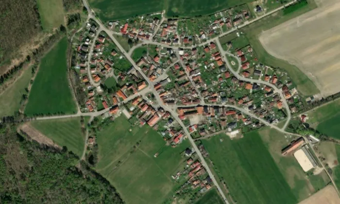 Kostel Zvěstování Panny Marie (Zahájí) – letecký pohled