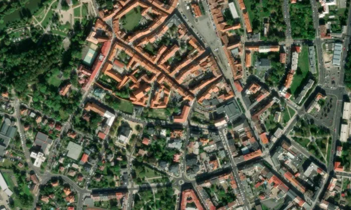 Kostel Zvěstování Panny Marie v Chebu – letecký pohled