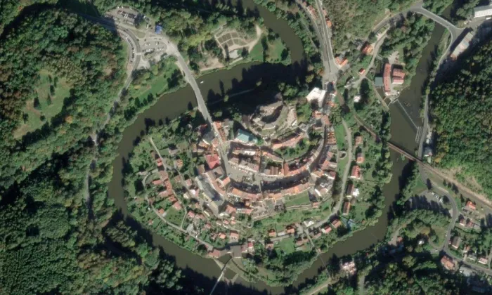 Loket – letecký pohled