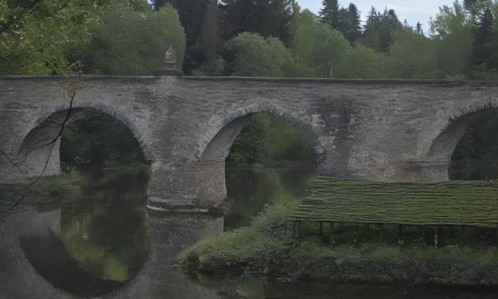most k zámku Červená Lhota – historical