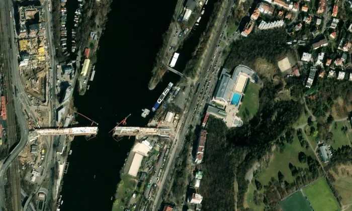 most na Veslařský ostrov – letecký pohled