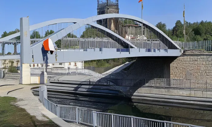 most přes plavební kanál ve Vraňanech – historical