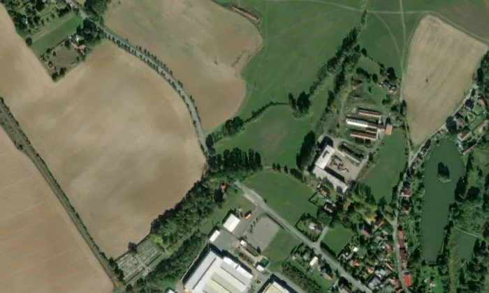 Pohřební kaple Povýšení svatého Kříže ve Šťáhlavech – letecký pohled