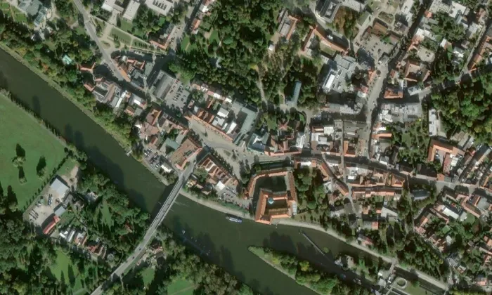 pomník Jiřího z Poděbrad – letecký pohled