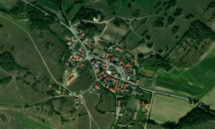 Rodný dům L. Svobody – letecký pohled