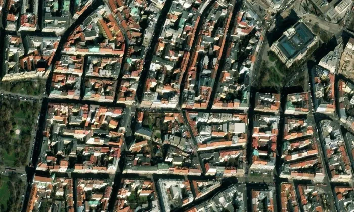 Rotunda svatého Longina v Praze – letecký pohled