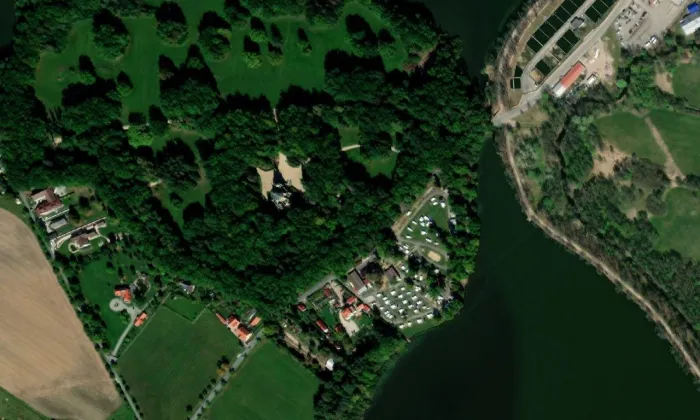 Schwarzenberská hrobka v Domaníně – letecký pohled