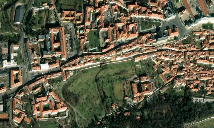Trauttmannsdorfský palác na Hradčanech – letecký pohled