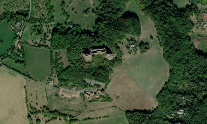 Trosky – letecký pohled