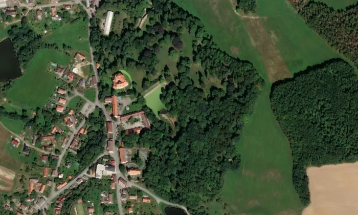 zámecký park ve Vrchotových Janovicích – letecký pohled