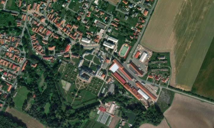 Zámek Chroustovice – letecký pohled
