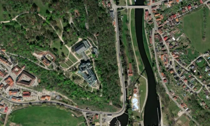 Zámek Hluboká nad Vltavou – letecký pohled