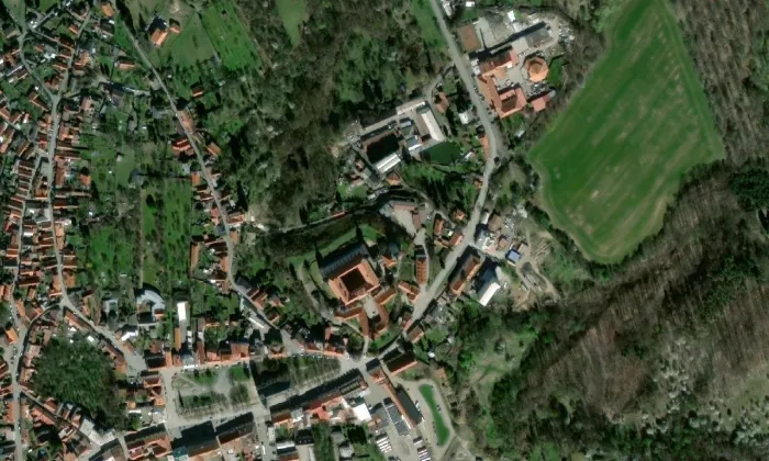 zámek Kostelec nad Černými lesy – letecký pohled