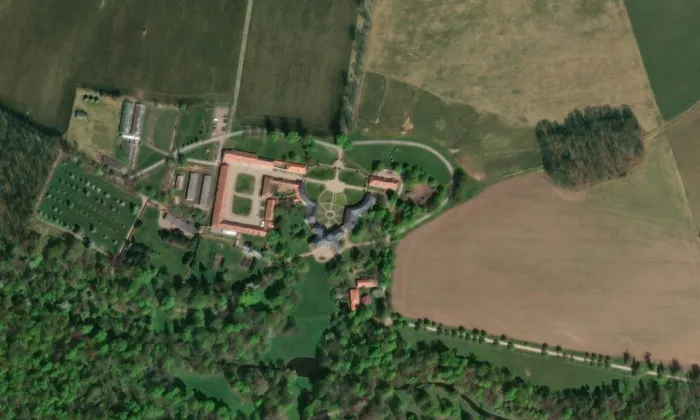 zámek Veltrusy – letecký pohled