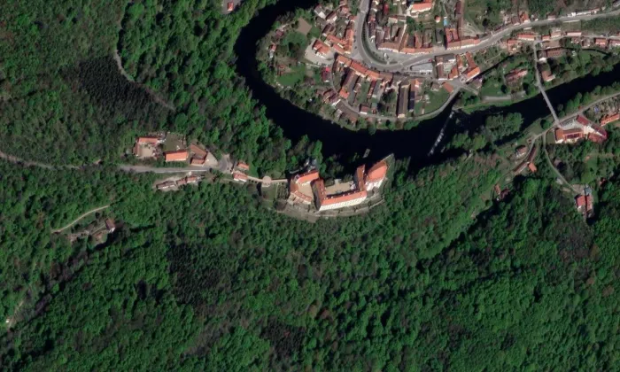 zámek Vranov nad Dyjí – letecký pohled