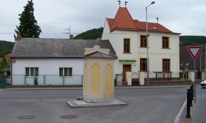 Adamova výklenková kaplička
