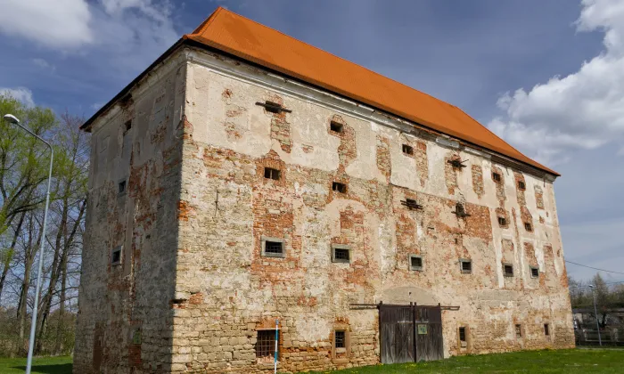Bývalá tvrz – sýpka