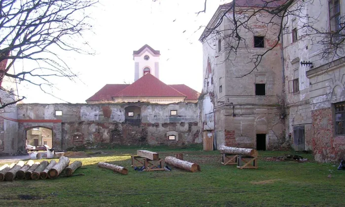 Dolní tvrz Kestřany