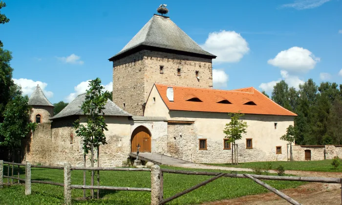 Dolní tvrz Kestřany