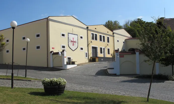 Tvrz a zámek Čejkovice