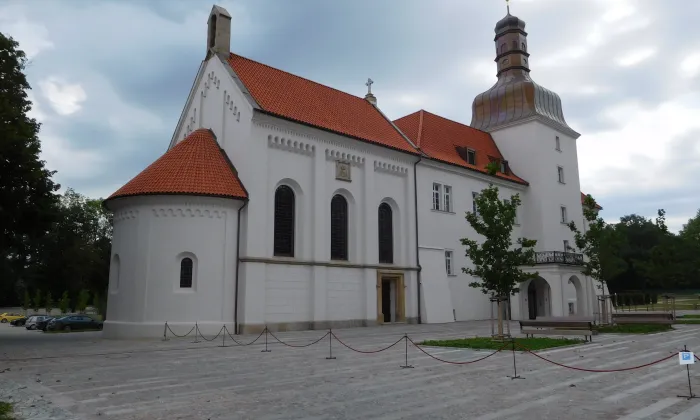 Zámek Dolní Břežany