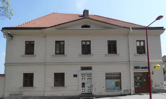 Zámek Červené Pečky