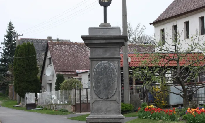 zřícenina zámku Jištěrpy
