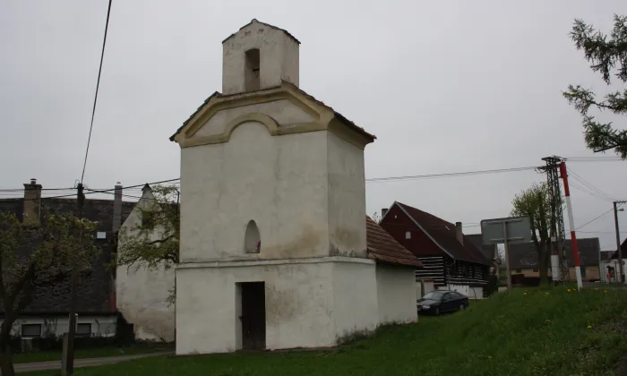 zřícenina zámku Jištěrpy