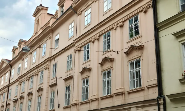 Neubergovský palác