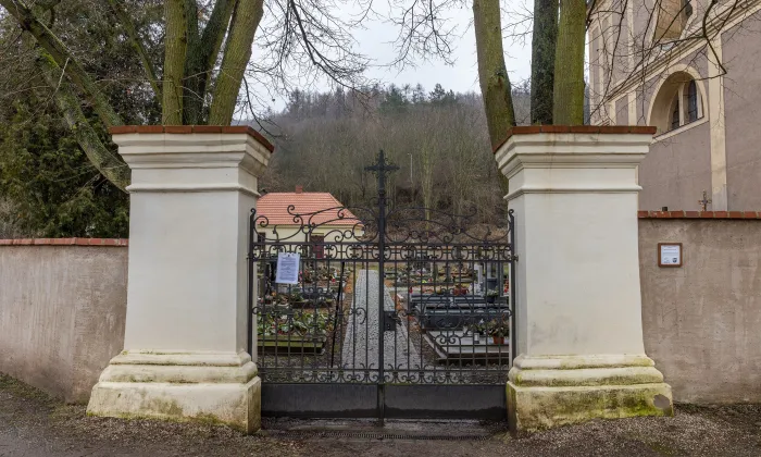 Kostel Nanebevzetí Panny Marie (Ročov)