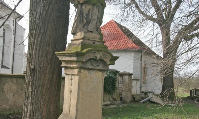 Kostel Nanebevzetí Panny Marie (Velešice)