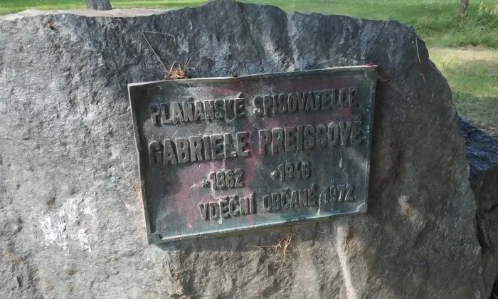 Kostel Zvěstování Panny Marie (Plaňany)