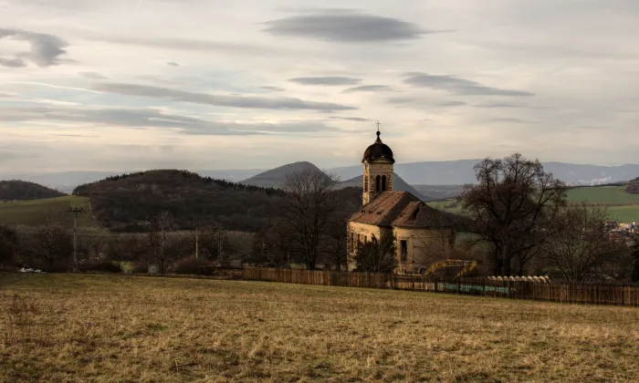 Kostel svatého Jakuba apoštola (Mrzlice)
