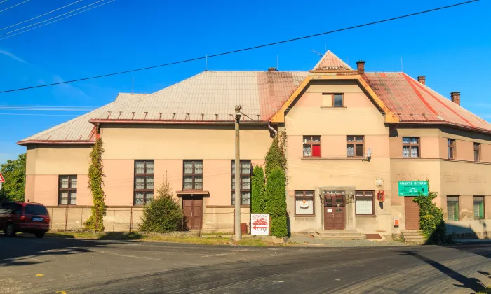 Kostel svatého Jana Křtitele (Újezd pod Troskami)