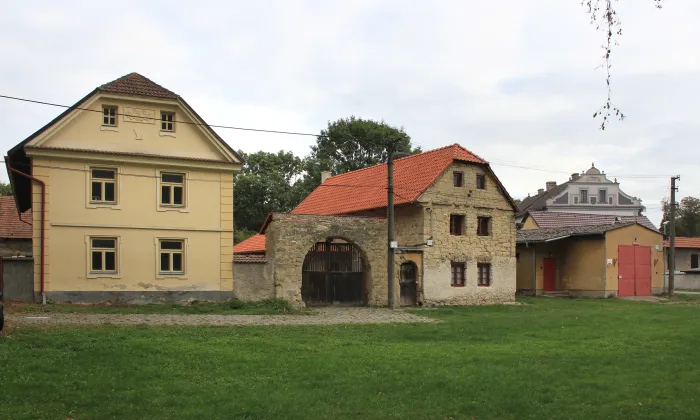 Kostel svatého Michaela archanděla (Mělnické Vtelno)