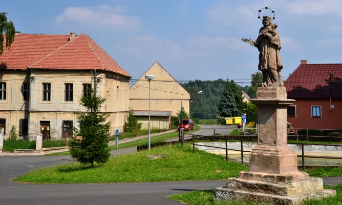 Kostel svatého Mikuláše (Měcholupy)