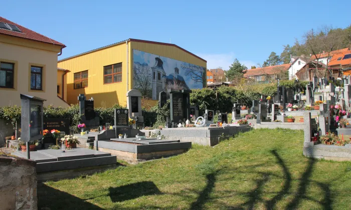 Kostel svatého Petra a Pavla (Slapy)