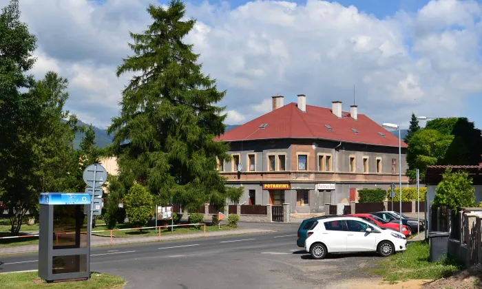 Kostel svatého Petra a Pavla (Jeníkov)