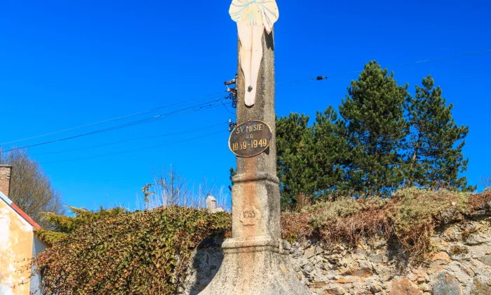 Kostel svatého Petra a Pavla (Korouhev)