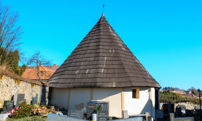 Kostel svatého Petra a Pavla (Korouhev)