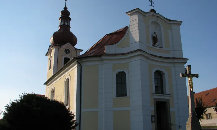 Kostel svatého Petra a Pavla (Horní Bobrová)