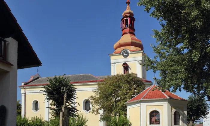 Kostel svatého Petra a Pavla (Milovice u Hořic)