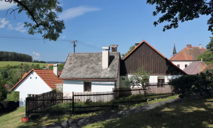 Kostel svatých Jana a Pavla (Dobrš)