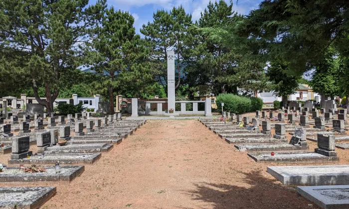 Kostel svatých Petra a Pavla v Oseku