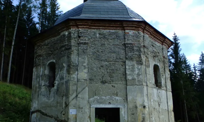 Poutní kaple Panny Marie Pomocné a křížová cesta