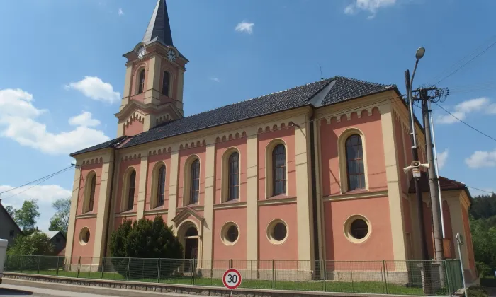 evangelický kostel v Huslenkách