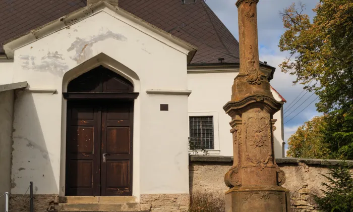 kostel Nejsvětější Trojice (Jenišovice)