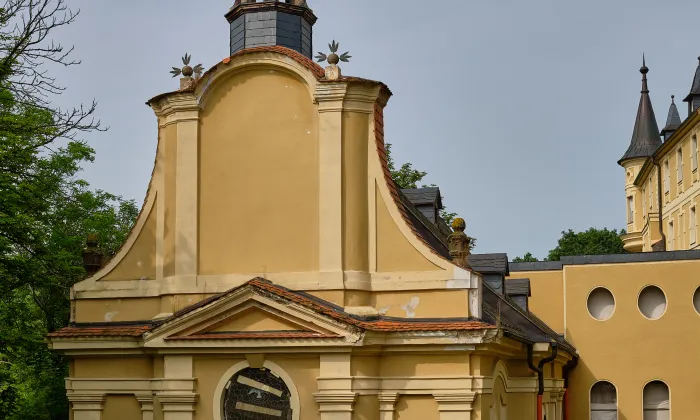 kostel Nejsvětější Trojice na zámku Starý Hrozňatov